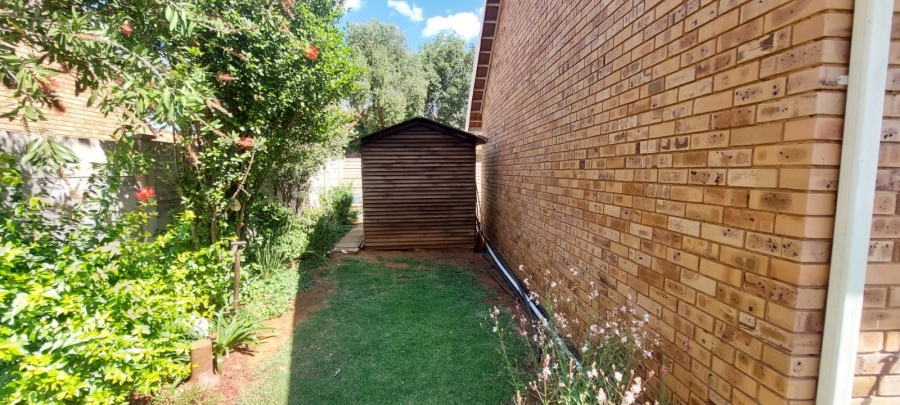 2 Bedroom Property for Sale in Langenhovenpark Free State